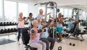 WHO-Empfehlung 2026: So oft sollten Senioren pro Woche Krafttraining machen
